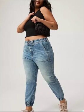 Torrid Jean Jogger Mid-Rise Denim Waistband Detail Jeans Stretch NWT 18R